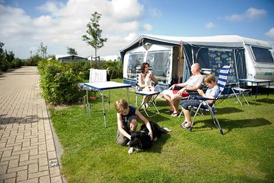 Gezin voor caravan 600x400.jpg