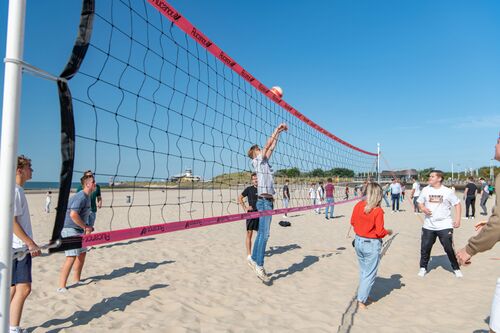 Sporten op strand.jpeg